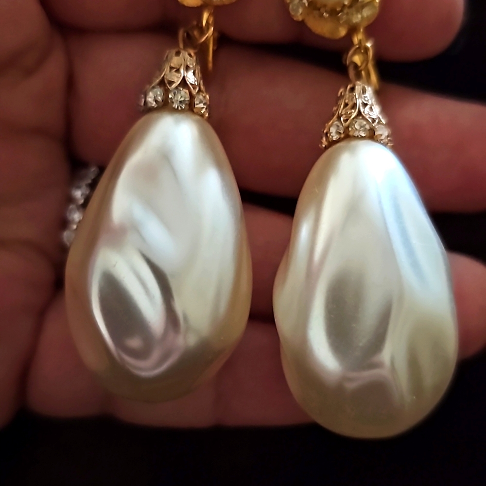 ****SOLD***Large Drop Pearls & Rhinestone Earrings - Picture 2 of 4